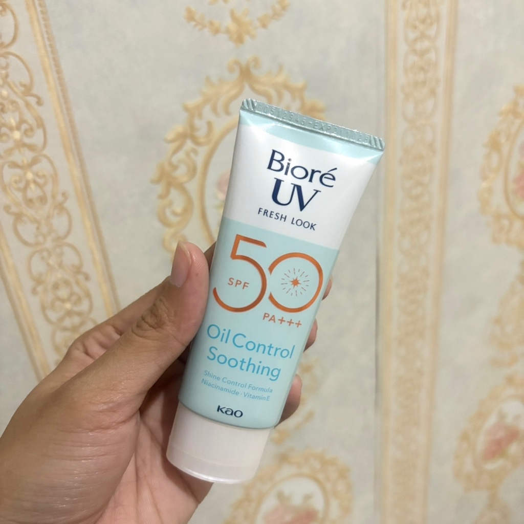 UV Fresh Look Oil Control Soothing SPF50 imgfdn-da4732ad-870b-470f-90fb-2e26b9973bfa