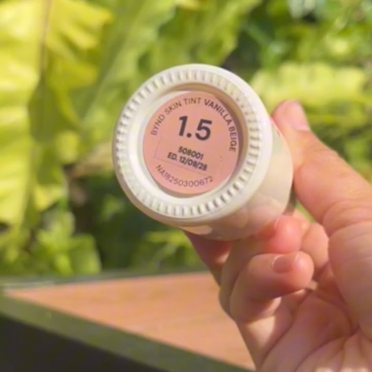 Skin Tint Moisture Glow SPF 50 PA+++ - 03 Medium Beige imgfdn-430c7441-57b3-47f2-996f-5d5498ab1076