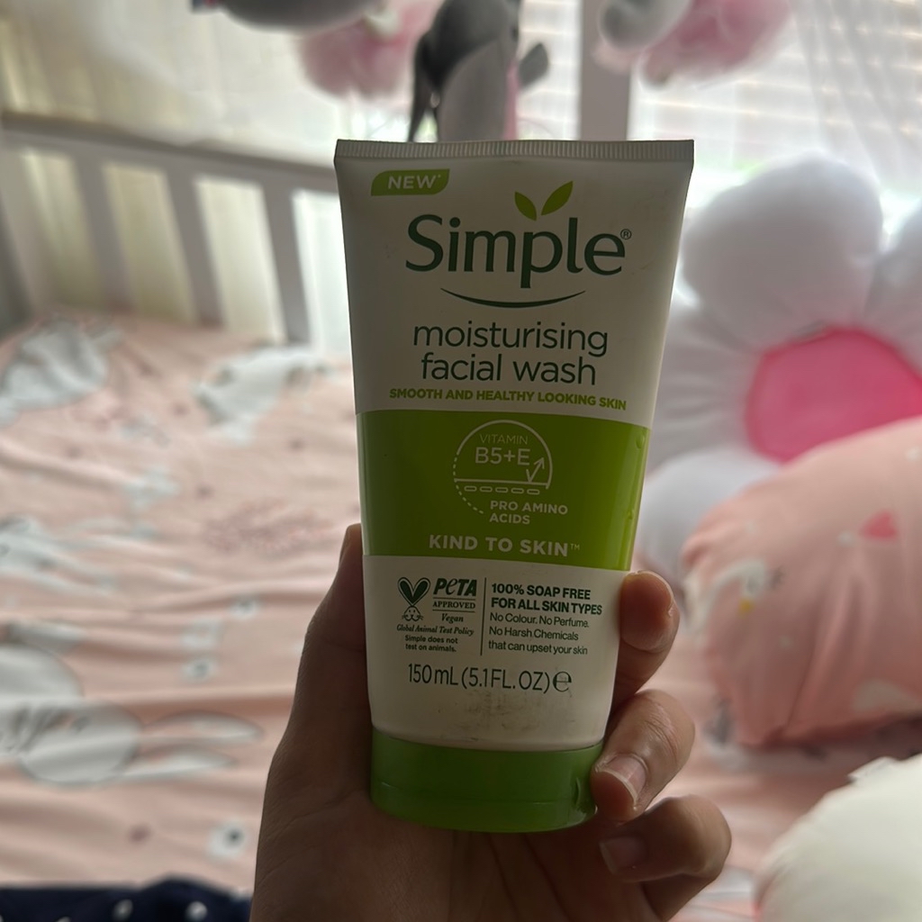 Moisturizing Facial Wash imgfdn-4107c9e8-27a8-4cad-9e66-7132d3948376
