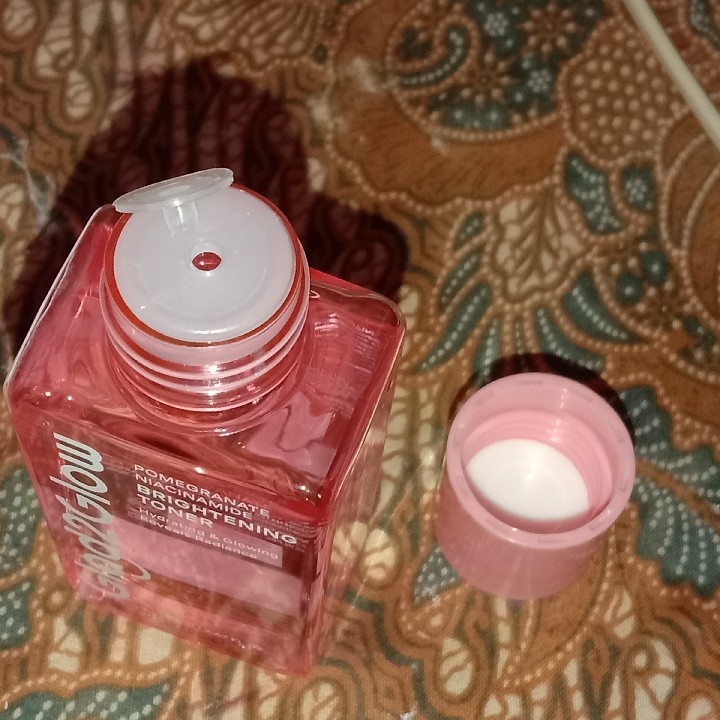 Pomegranate Niacinamide Brightening Toner imgfdn-618e5337-e650-41ae-a2b1-0b2a692a8711