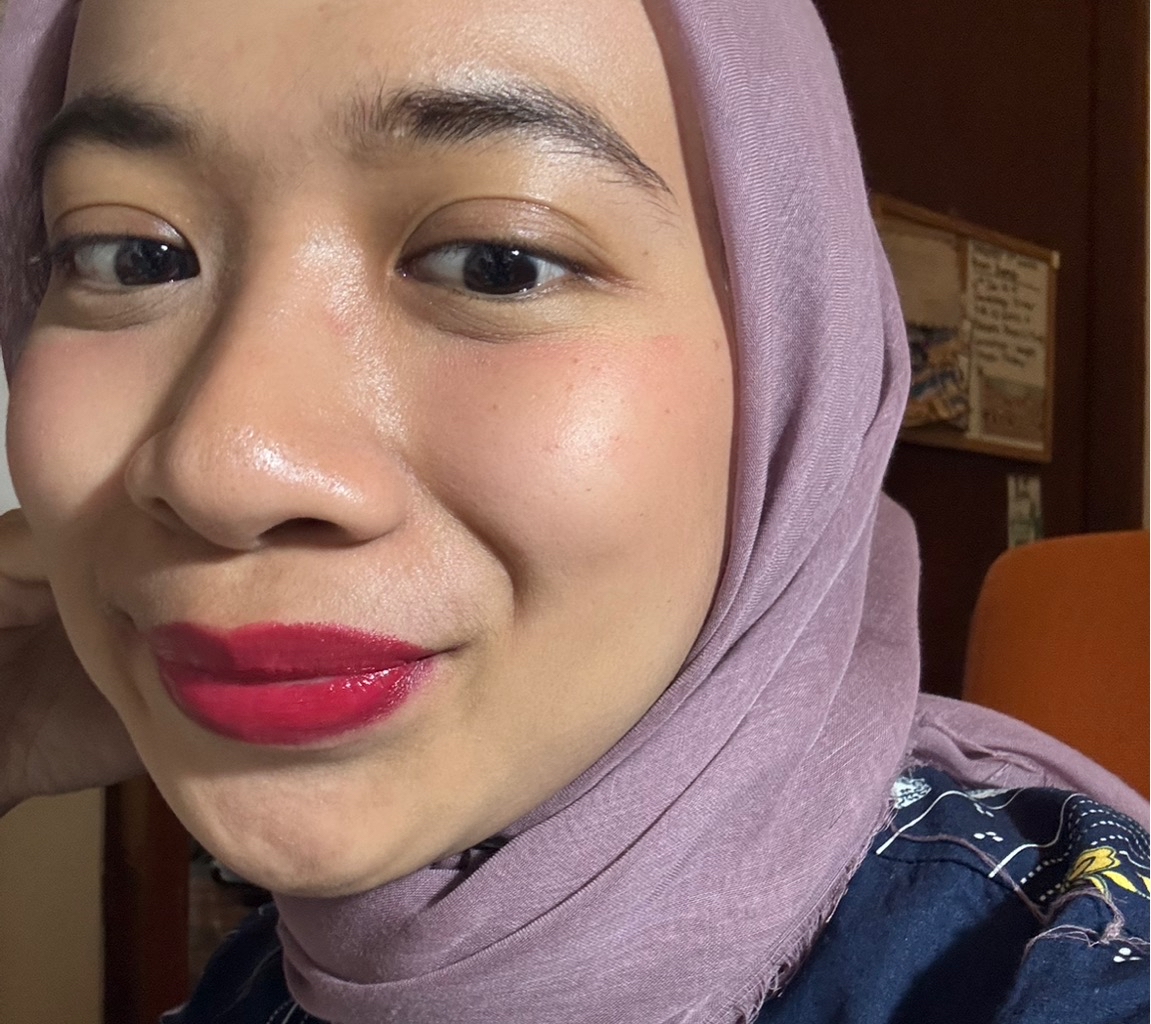 Watercolor Hydrating Lipstick - Red Velvet imgfdn-f7ebc741-a72c-44c1-8492-43f70838aed3