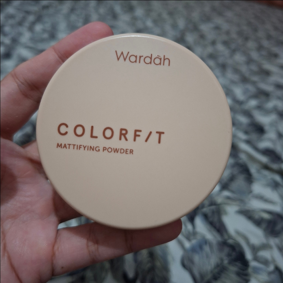 Colorfit Mattifying Powder - 23W Warm Ivory imgfdn-c7f3d17a-50e5-405d-b16f-ad5996f1cb3d