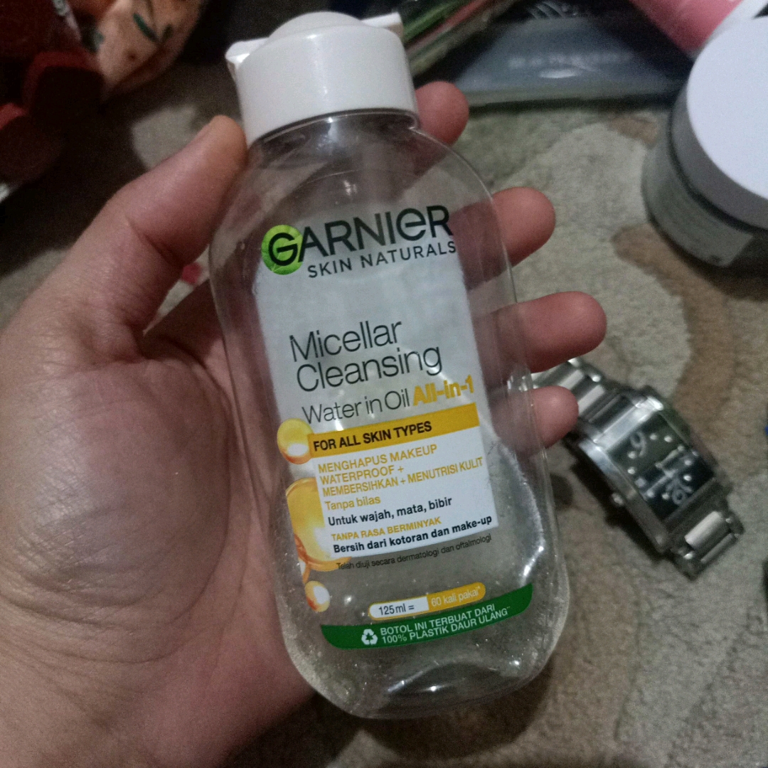 Micellar Oil-Infused Cleansing Water imgfdn-ce80fc5c-8a03-445c-b7f6-3b793fd7f56d