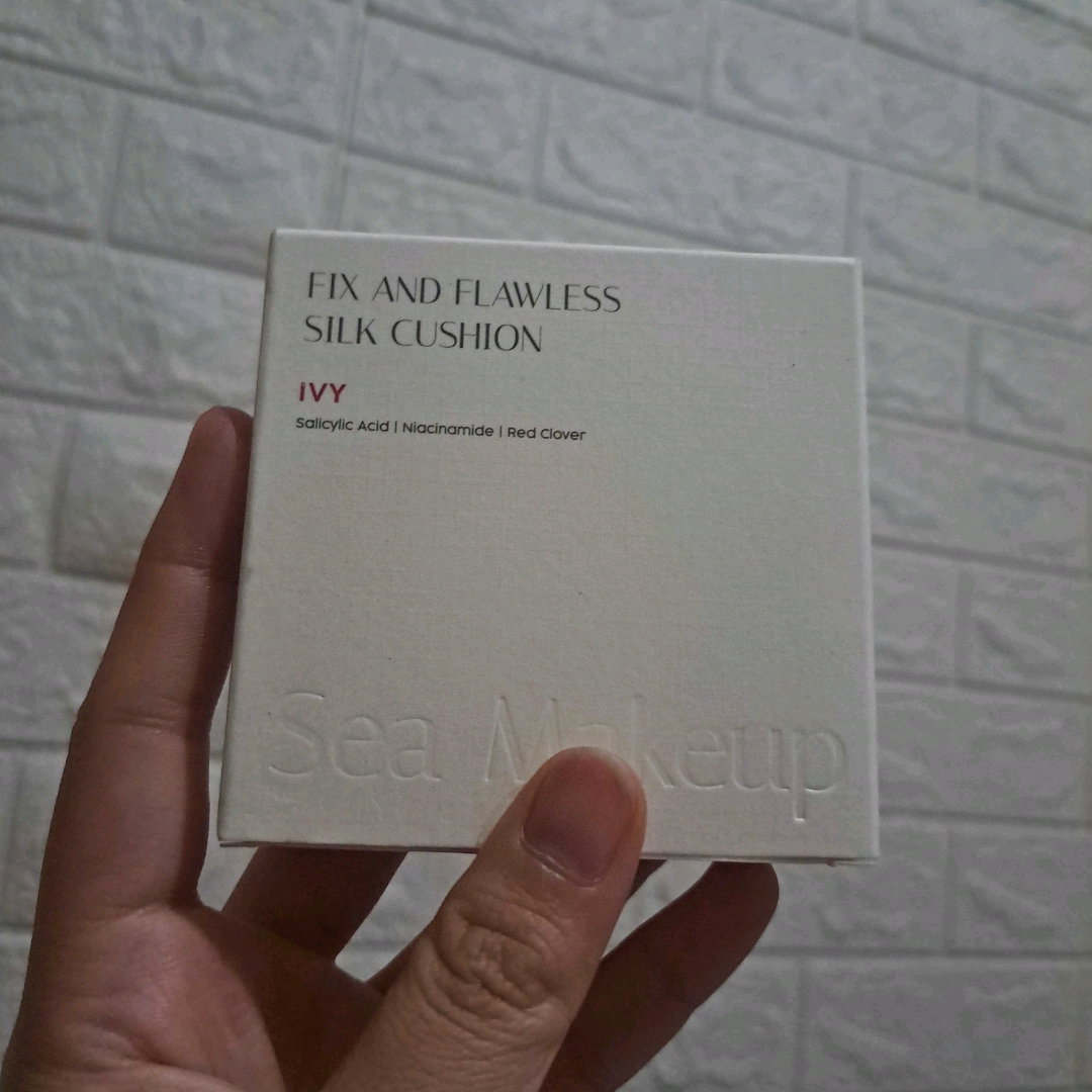 Fix and Flawless Silk Cushion - Ivy imgfdn-a9922726-1a23-4dbe-9b35-af3abee62d52
