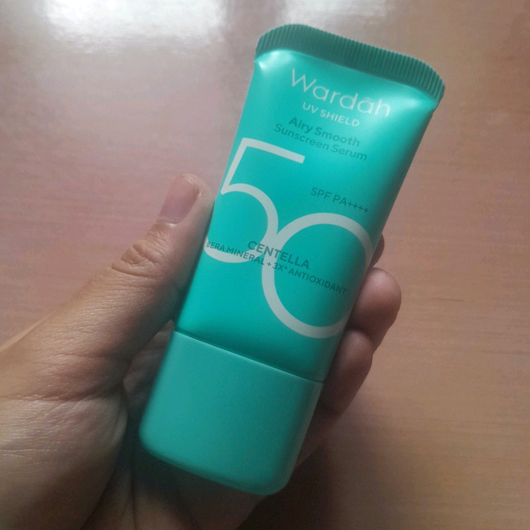 UV Shield Airy Smooth Sunscreen Serum SPF 50 PA++++ imgfdn-f00c513d-a2bc-4ee5-8362-07a62d483831