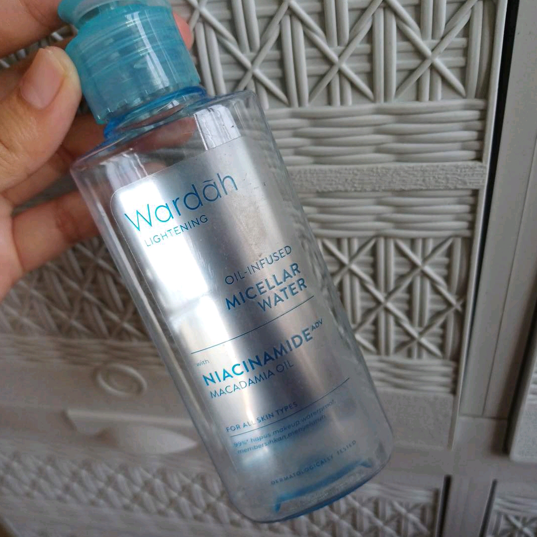 Lightening Oil-Infused Micellar Water imgfdn-4d86da94-91ee-41ce-8b3e-4c3cea99e3e5