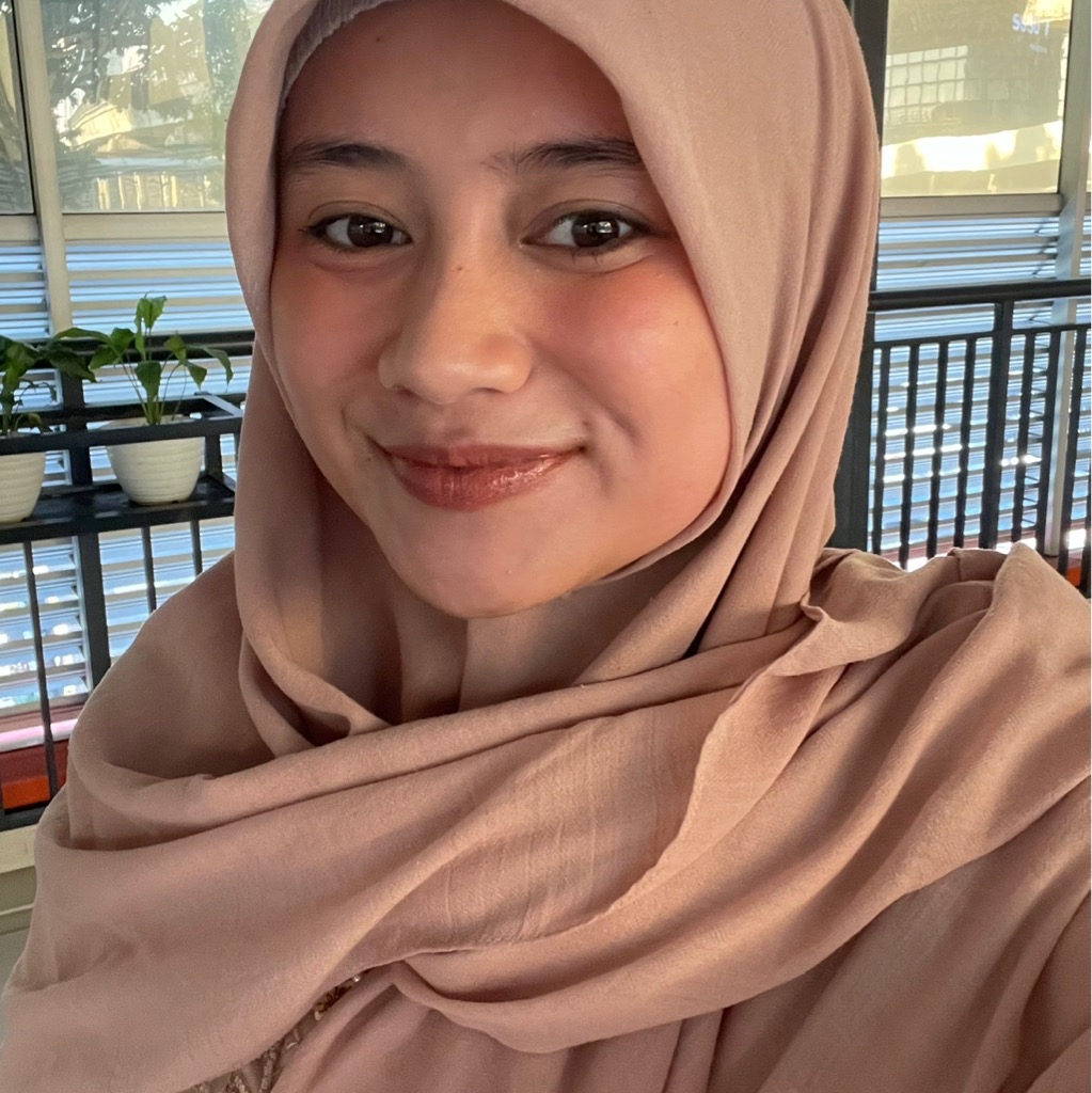 Forever Stay Comfort Lip Glaze - 02 Hustle imgfdn-690d51e0-3f18-4cbd-af03-0d419f4119a8