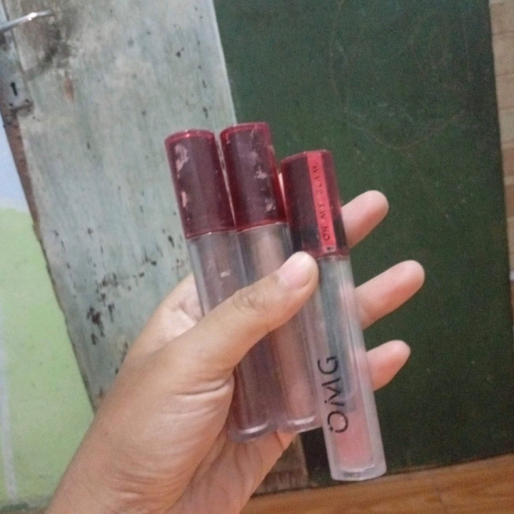 Oh My Glam Mattelast Lip Cream - 22 Crushed  imgfdn-bec9376c-710e-446b-b566-a3c437a5fb59