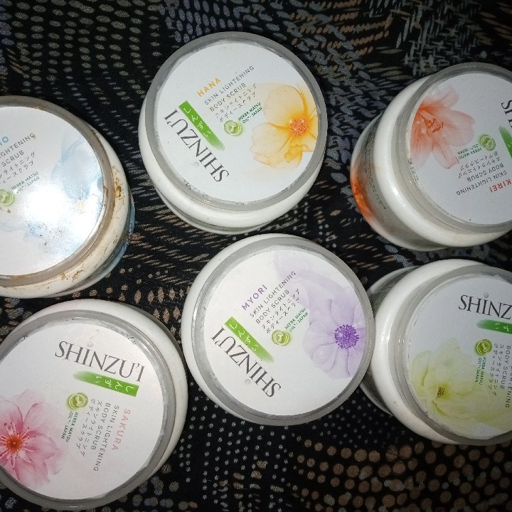 Skin Lightening Body Scrub - Myori imgfdn-579a741f-0740-4649-85ba-b96a3877327a