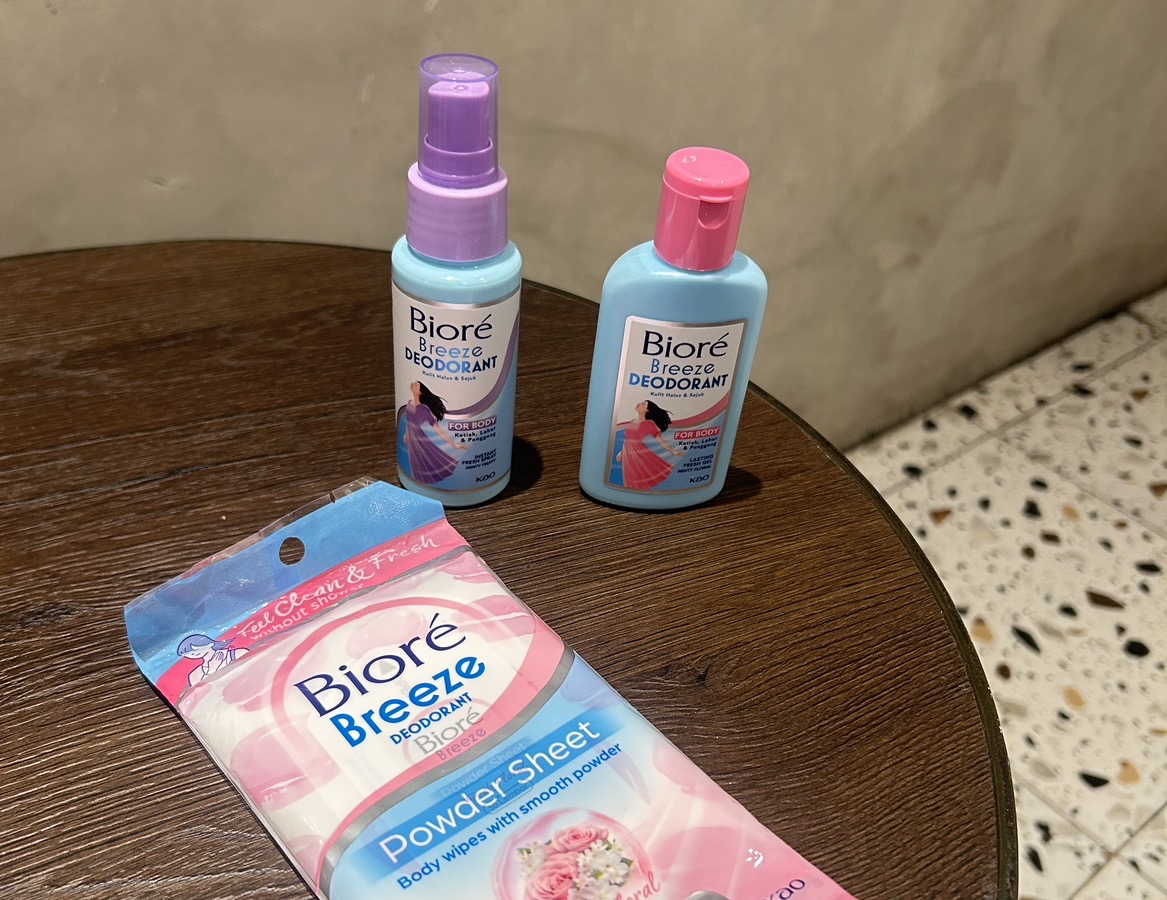 Breeze Deodorant Powder Sheet - Fresh Floral imgfdn-34c84dee-d757-45f5-8858-fa9fdcb7dc62