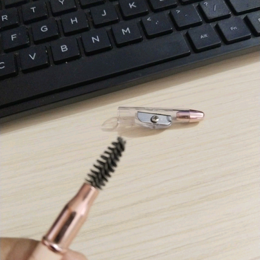 Eyebrowtiful Pencil - Brown imgfdn-1a573f3c-ebb3-43f8-823d-8700a02cc806