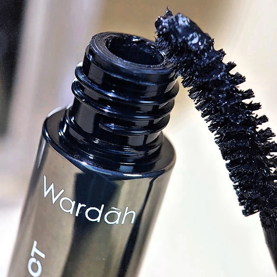 Hi-Impact Volumizer Mascara imgfdn-5cfdb888-4bff-448b-8217-afd81ee10dfb