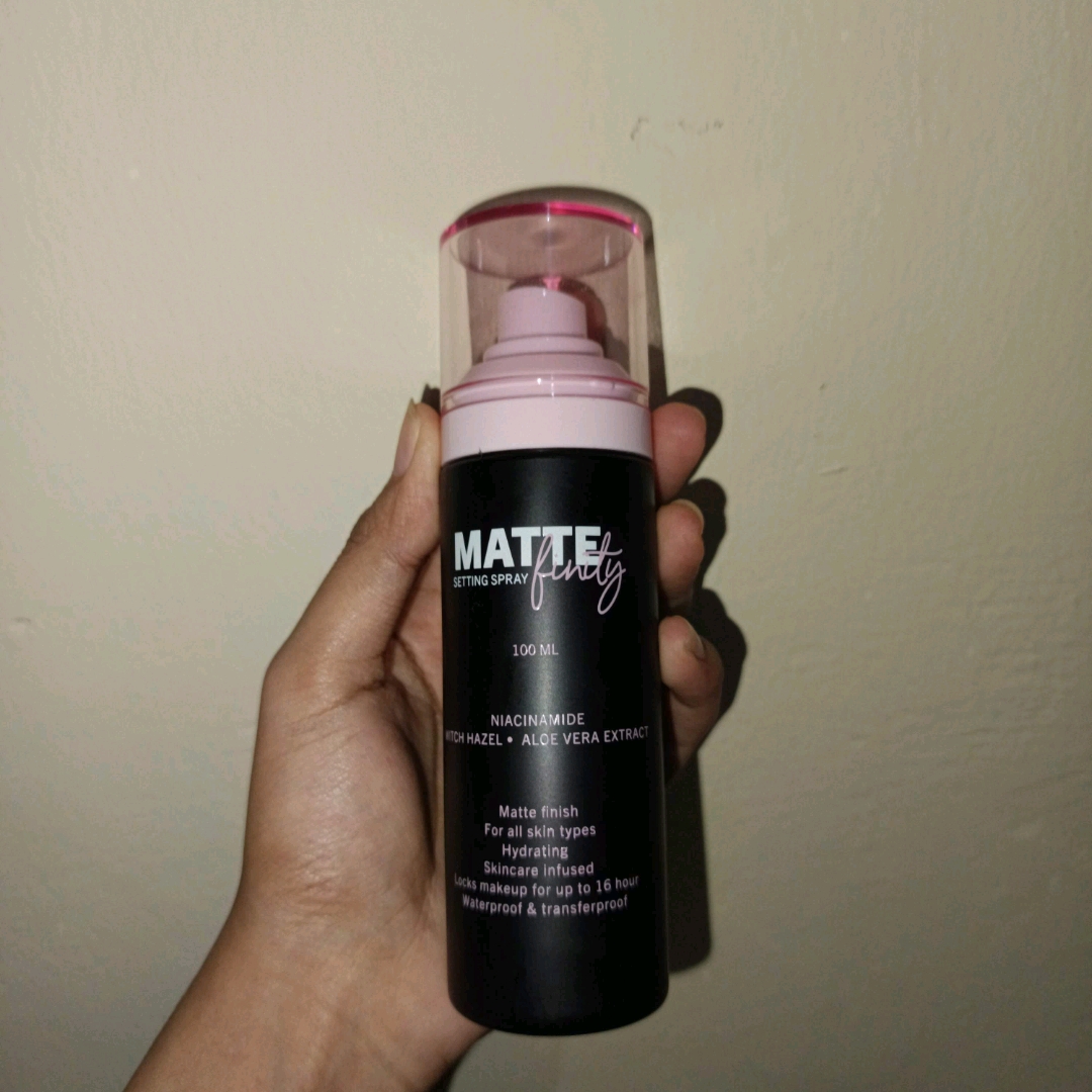 Mattefinity Setting Spray imgfdn-1df15767-63c2-4a92-8957-3a97dce9c062