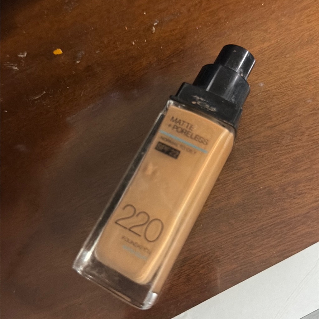 Fit Me! Dewy + Smooth Foundation - 220 Natural Beige imgfdn-ecda5646-bc98-421e-8970-1004fe42dea0