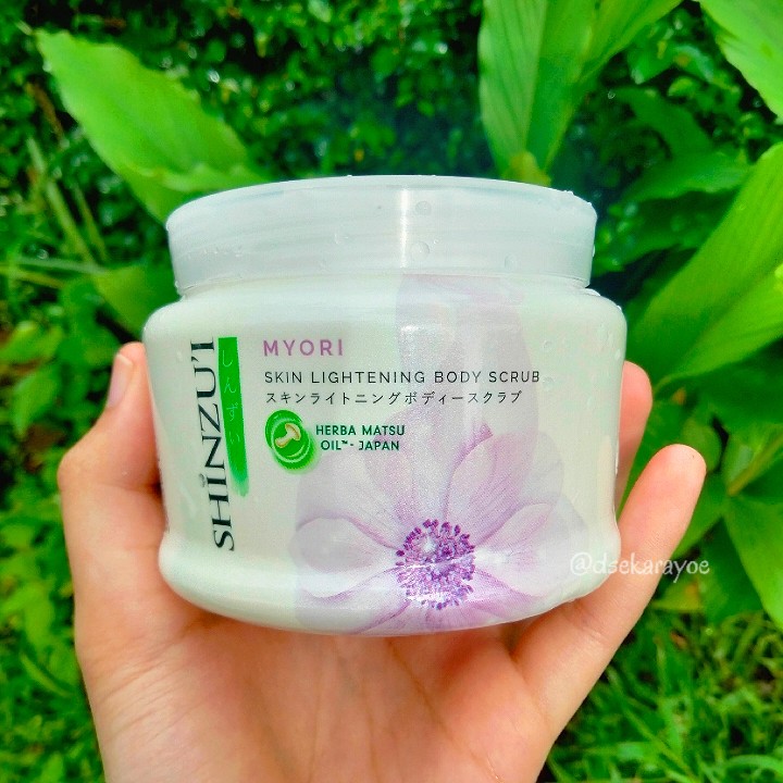 Skin Lightening Body Scrub - Myori imgfdn-d8abff49-4e37-48db-be98-34a228a1553c
