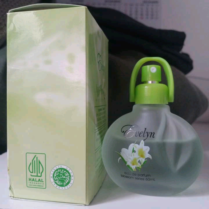 Blossom Parfum - Green imgfdn-252087c5-3d64-42e6-921b-d51c93159cb4