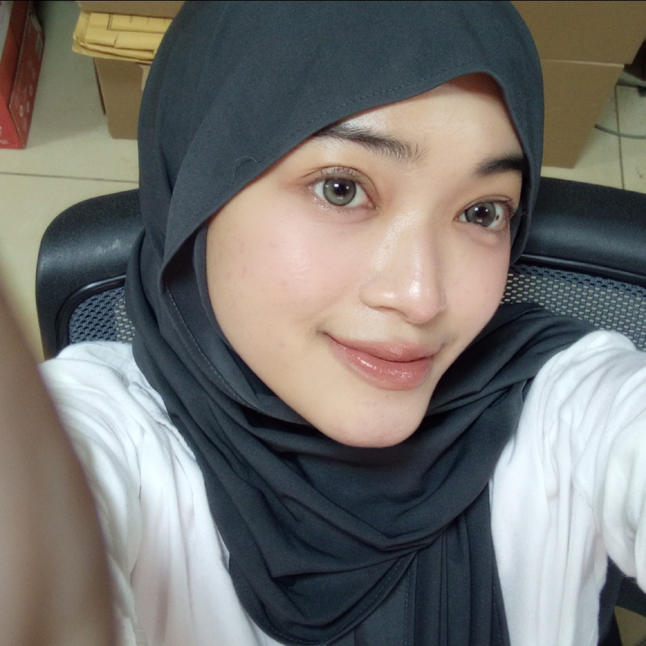 Radiant Silk Foundation SPF 50 PA+++ - C01 imgfdn-078aab10-b422-4c17-82c5-21b46bff31d3