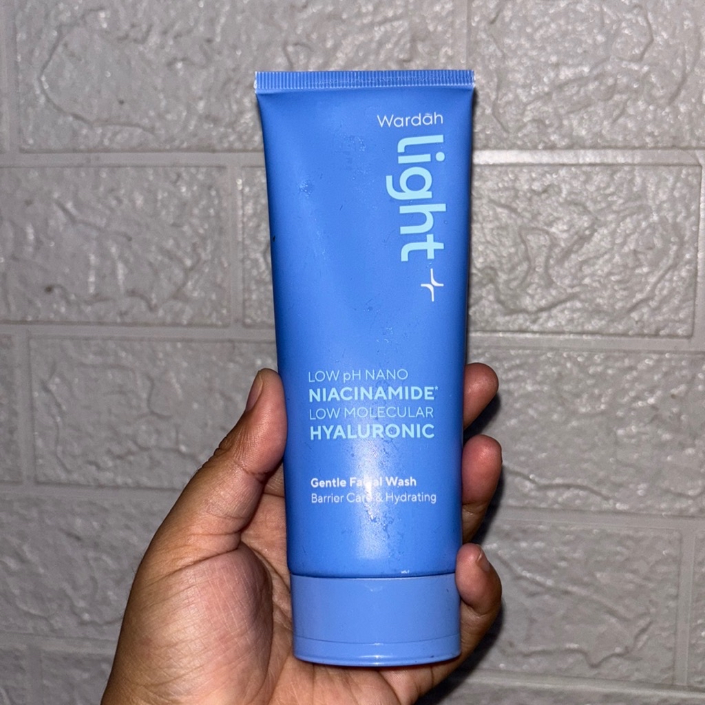 Low pH Nano Niacinamide Low Molecular Hyaluronic Gentle Facial Wash imgfdn-2d06c714-a4c6-4a46-b035-5ee44cf12d35