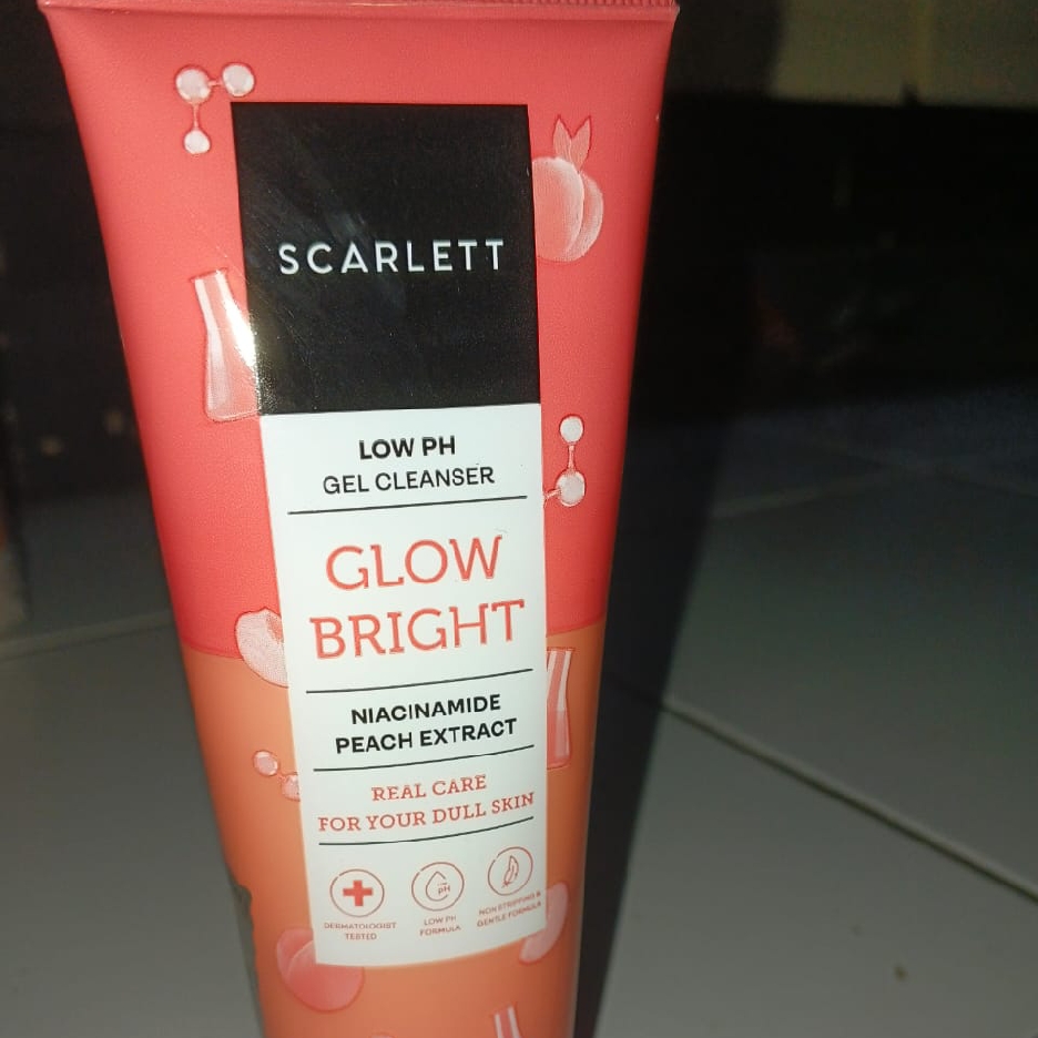 Low pH Glow Bright Gel Cleanser imgfdn-5d57e42e-eaaf-4baf-9ae7-ea45358c59f7