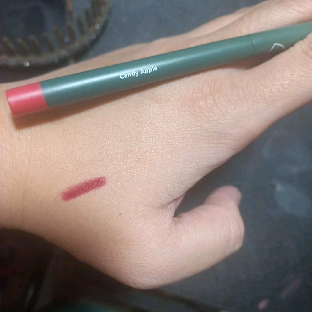 Ultra Smooth Lip Liner - Candy Apple imgfdn-ea6cf7f2-c8ec-41a5-96f0-d5420b1885ac