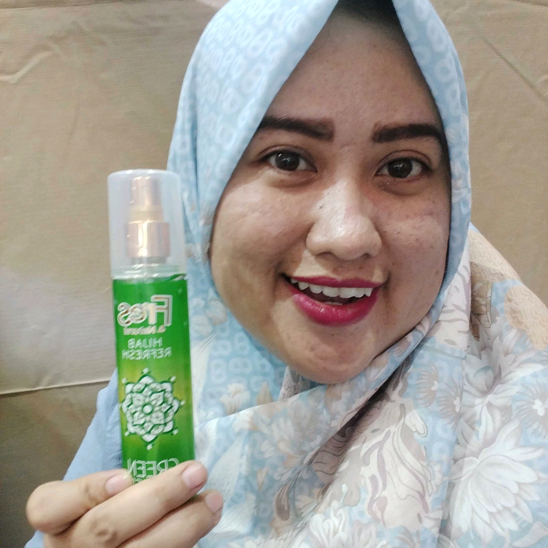 Hijab Refresh Spray - Green Mirage imgfdn-3235f49b-b209-44ce-a3e5-1a18f61330df