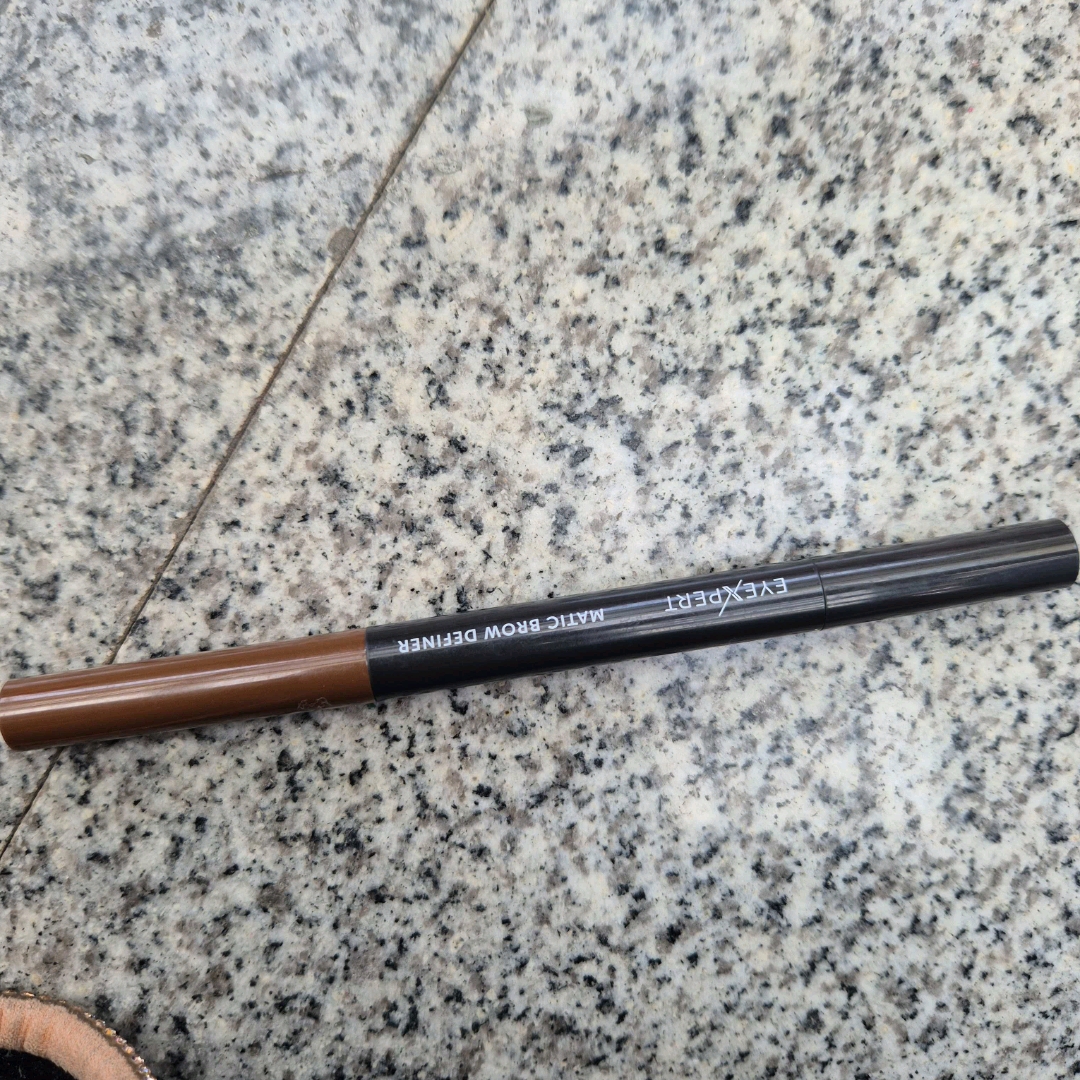 EyeXpert Matic Brow Definer - 01 Light Brown imgfdn-8d1bbe32-bafa-46f6-b674-b82e6f6f8702