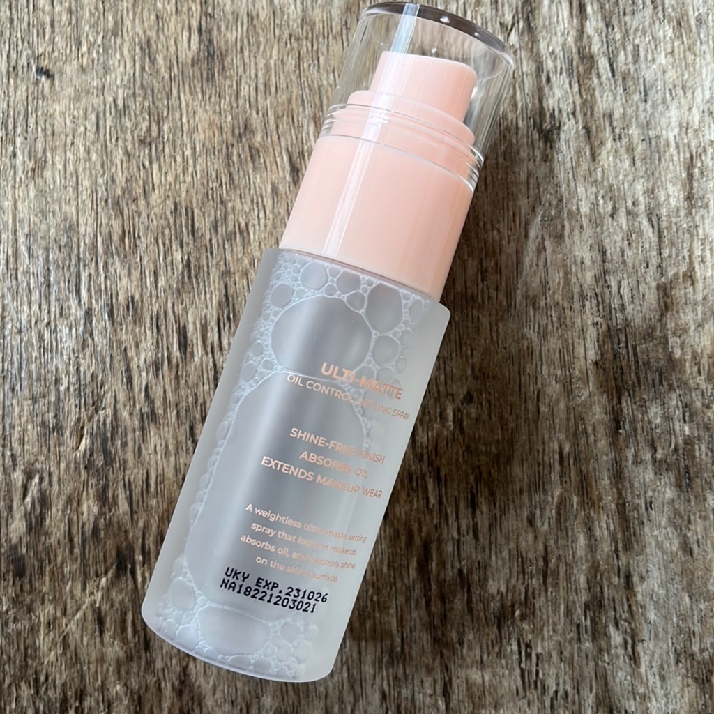 Ulti-Matte Oil Control Setting Spray imgfdn-c30ec8ad-b106-43a2-8bcb-e322a240851e