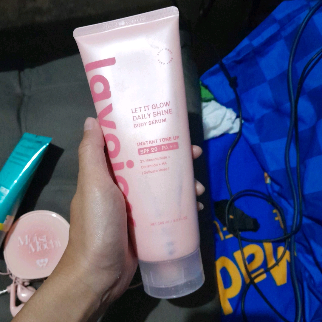 Let It Glow Daily Shine Body Serum Instant Tone Up SPF 20 PA++ imgfdn-16deb77b-850b-4388-9081-ad1255a4060f