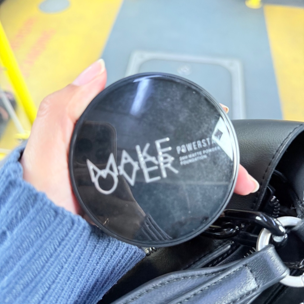 Powerstay 24H Matte Powder Foundation - W21 Coral Ivory - Reformulation in October 2023 imgfdn-8d56f249-8893-45e0-823c-0dc7f2a9ae52
