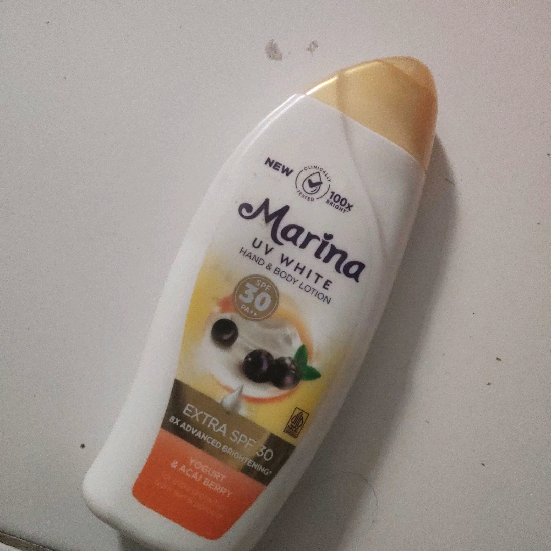 UV White Extra SPF 30 Lotion imgfdn-ad8c90fd-cb9e-4cf6-99be-e798a5b133a2