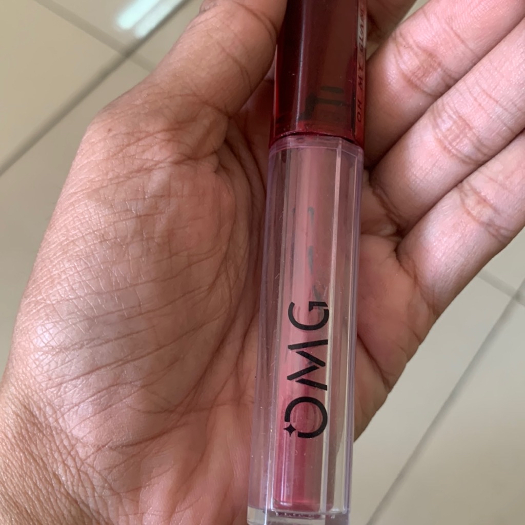 Oh My Glam Matte Kiss Lip Cream - 12 Scarlet imgfdn-517aa1d6-48e7-4d96-93f3-8ce39ce5cb26