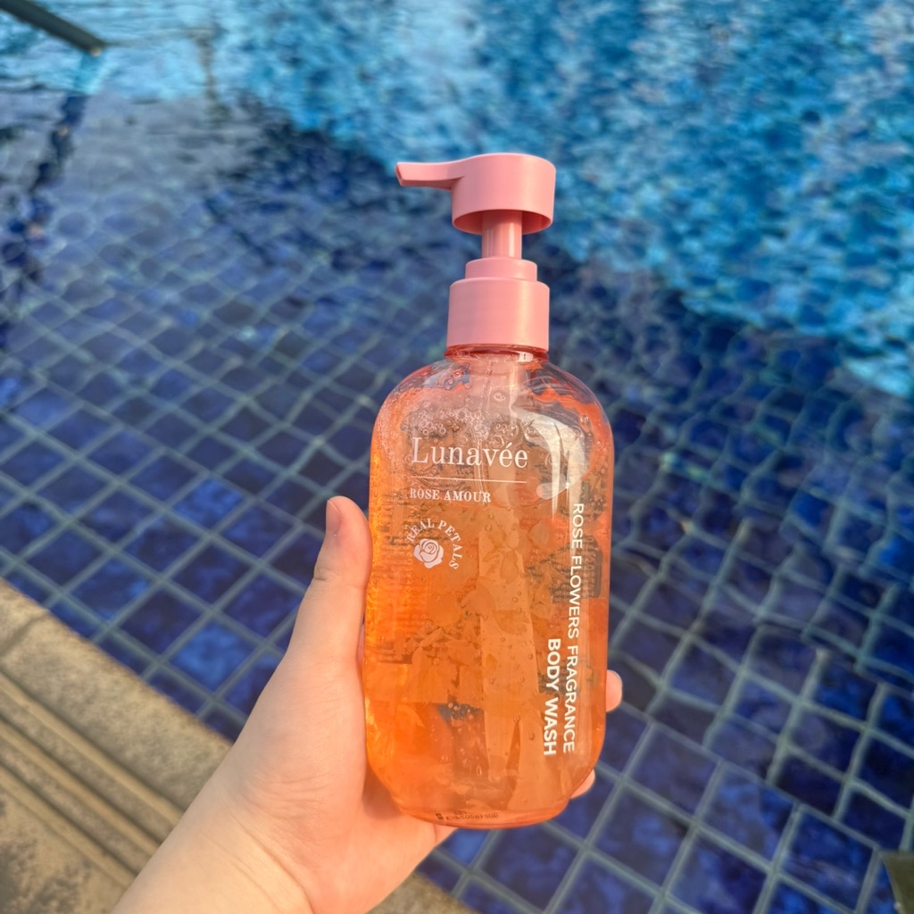 Rose Fragrance Body Wash imgfdn-021189fd-27ae-4dc0-9d85-d594dffe16b2