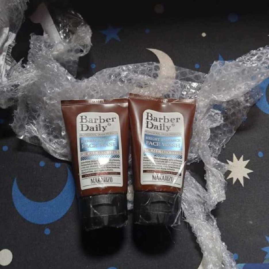 Barber Daily Bright Radiance Face Wash imgfdn-0643157d-cb12-48c4-b7b8-e6fbb4a220d9