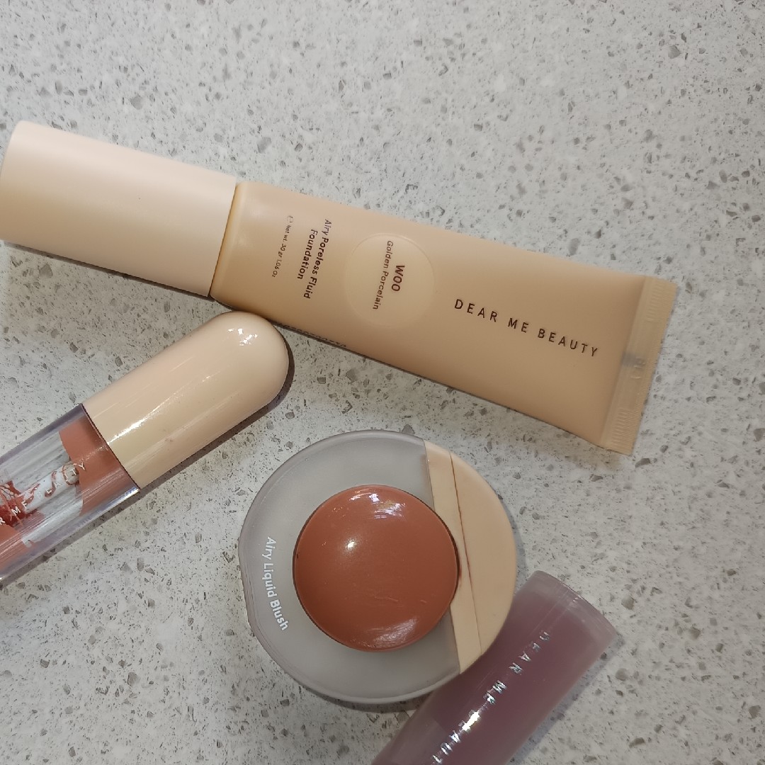 Airy Poreless Fluid Foundation - W01 Golden Ivory imgfdn-a6056f27-fc48-46a1-a777-06d6b3f4b2d2