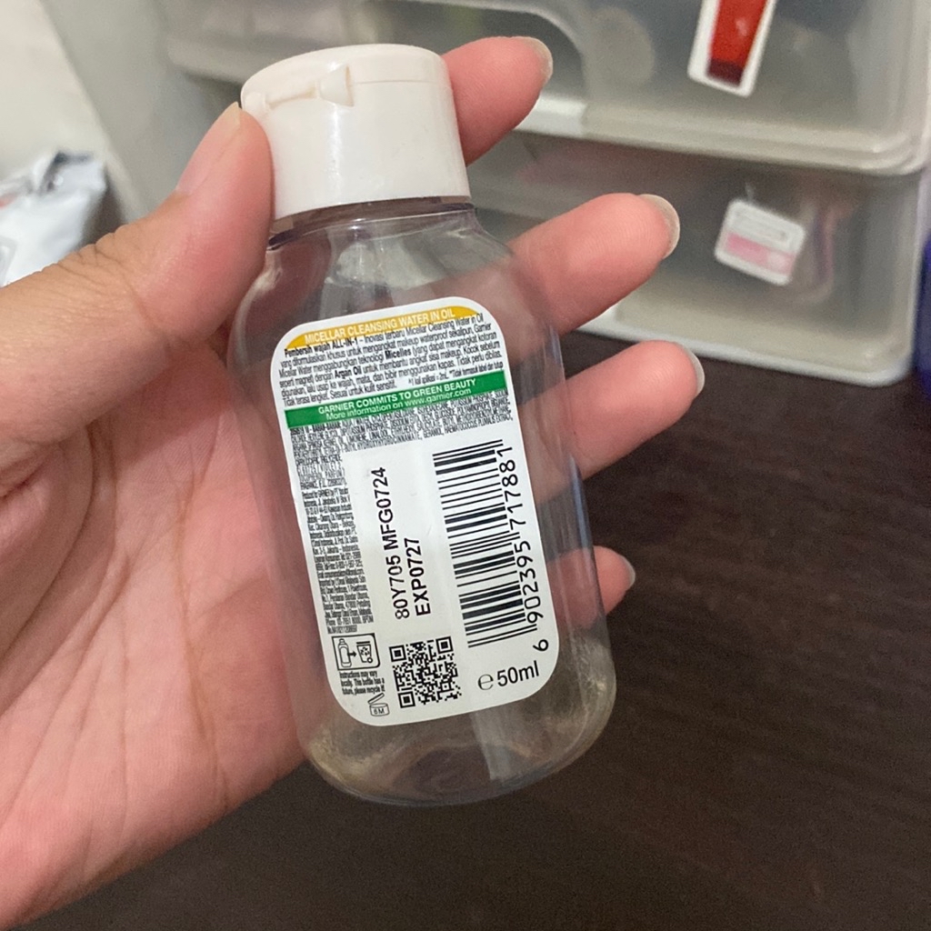 Micellar Oil-Infused Cleansing Water imgfdn-b94767f2-a22f-433c-a613-38a045702555