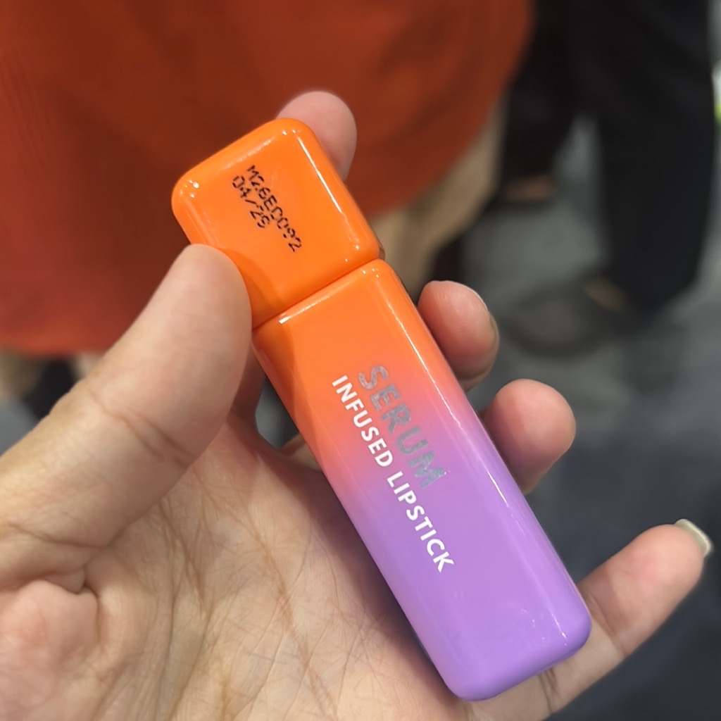 Lip Serum imgfdn-82f0f9f7-5bb0-4ec1-a8df-654ee9327ddd