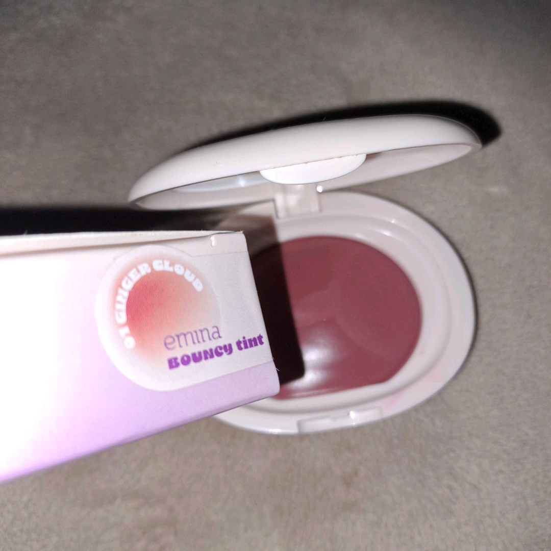 Bouncy Tint 3 in 1 Lip, Cheek, & Eye - 01 Ginger Cloud imgfdn-bea76825-ed1b-44e9-957b-01cd7477e15d