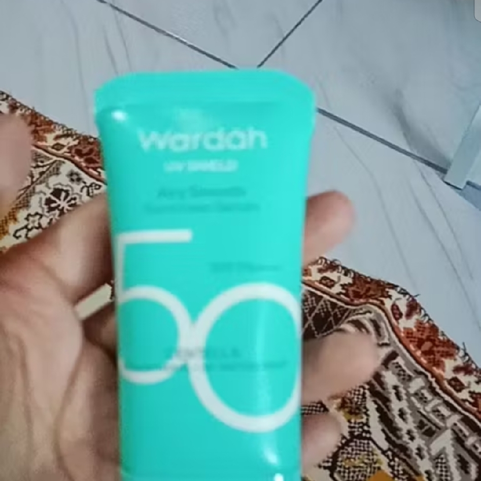 UV Shield Airy Smooth Sunscreen Serum SPF 50 PA++++ imgfdn-40691465-b79b-415f-b45f-34b8c5002653
