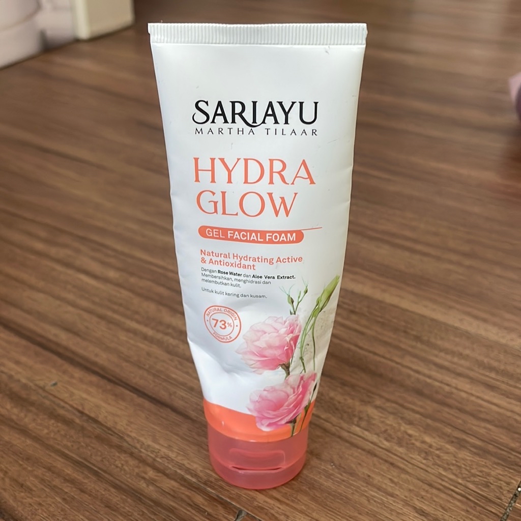 Hydra Glow Gel Facial Foam imgfdn-2aca3e1c-58d9-419d-b88d-98841eaa1988