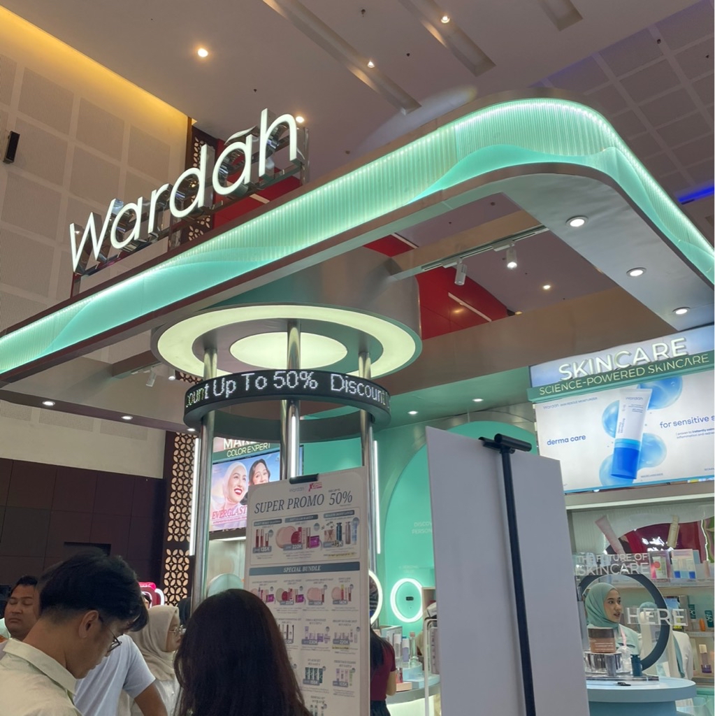 Glasting Liquid Lip - 19 Tawny Silk imgfdn-432f004f-faff-42d5-96ad-cf89147b1c80