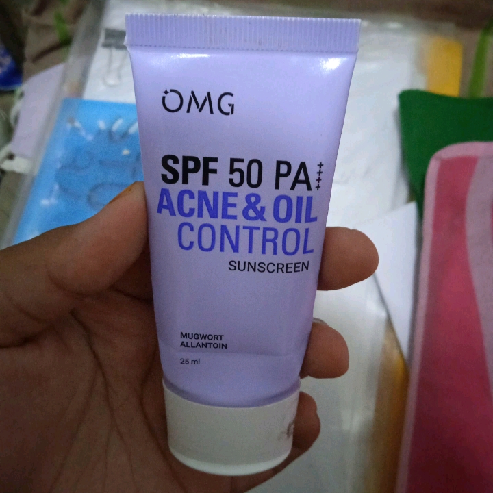 SPF50 PA++++ Acne & Oil Control imgfdn-38d7a1dc-54cd-46a3-92f9-ae78b123ed95