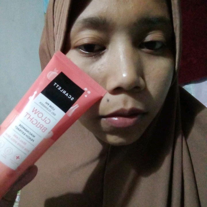 Low pH Glow Bright Gel Cleanser imgfdn-553e55b3-ad76-4575-beed-d590cefe2792