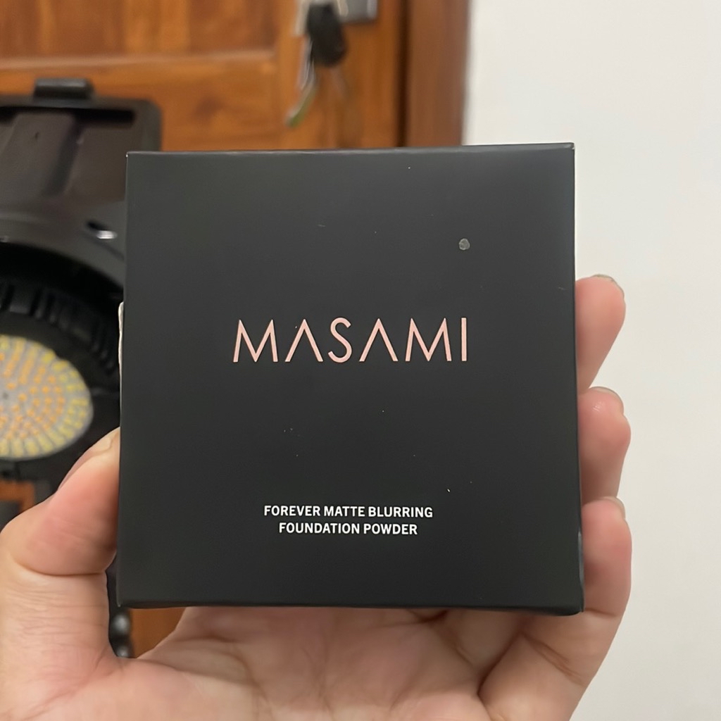 Forever Matte Blurring Foundation Powder - Light imgfdn-5d090f19-5ffe-464f-a5a6-983f30b924f8