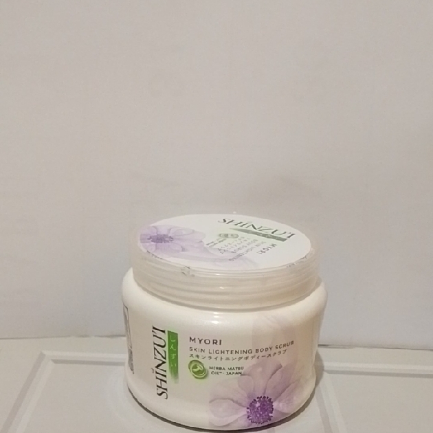 Skin Lightening Body Scrub - Myori imgfdn-740facd6-9f56-4c64-b10b-c3ff1d5a52a9