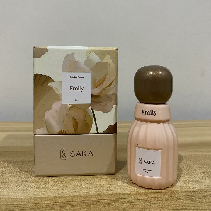 Emily Extrait de Parfume imgfdn-aee02feb-0db1-44de-a545-07f9a550956e