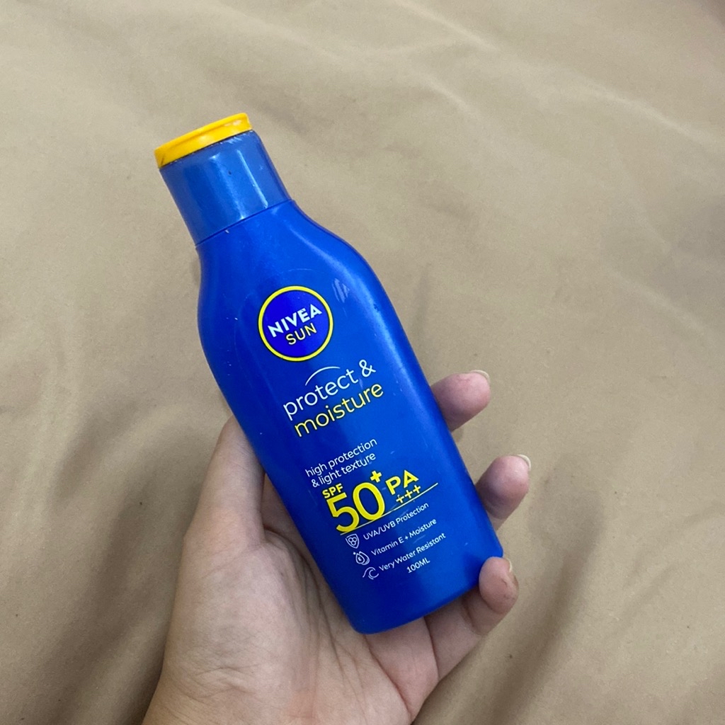 Sun Protect & Moisture Lotion - SPF 50 imgfdn-b9770f37-24e3-445d-b17f-cb68ebf3dc1f
