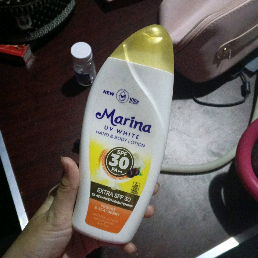 UV White Extra SPF 30 Lotion imgfdn-03d90f7b-cd48-410f-8aa5-43a1ceaf724a