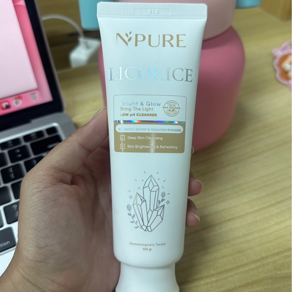 Licorice Bring The Light Cleanser imgfdn-29cb1c92-ff89-498d-a905-71577675f555