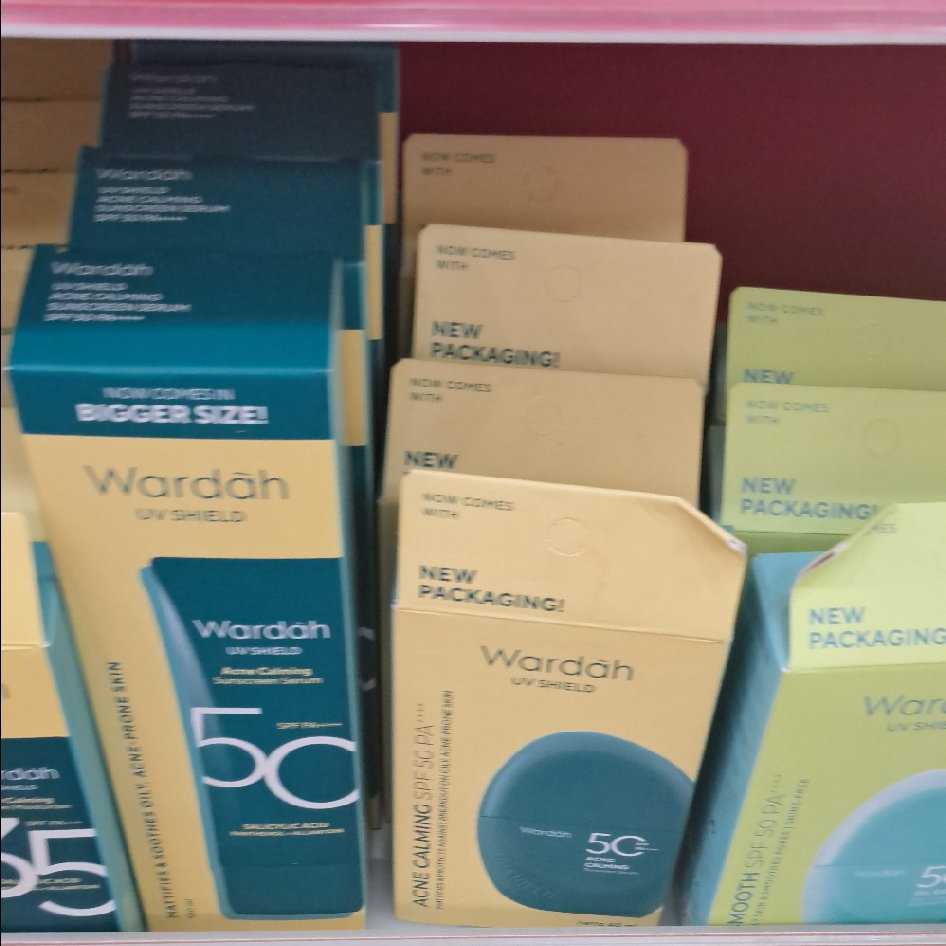 Light+ by Wardah Hydrashot Intensive Moisturizer imgfdn-a396f262-7a7f-4ca8-bf47-e30cfa338c40