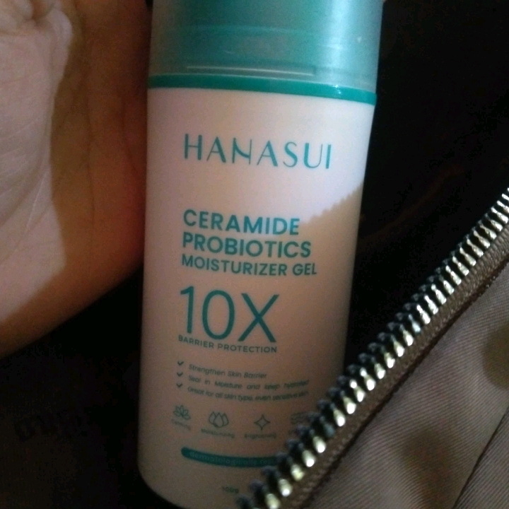 10X Ceramide Probiotics Moisturizer Gel imgfdn-8a2c27c5-cfa8-4a62-89e9-3366f6e327e9